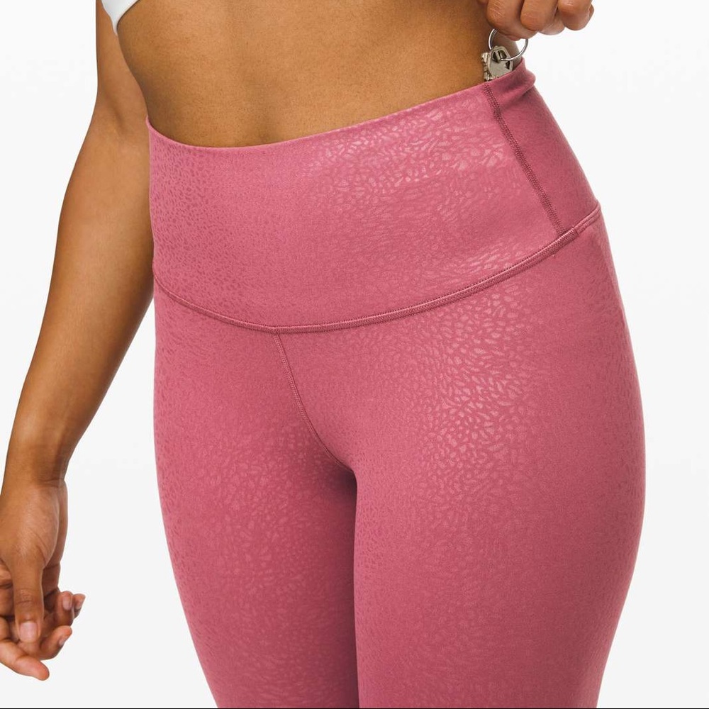 ISO lululemon polar shift emboss plumful align
